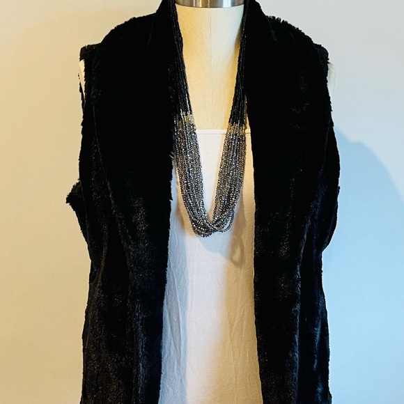 Multi strand Loft duel color bead Necklace - Picture 5 of 6